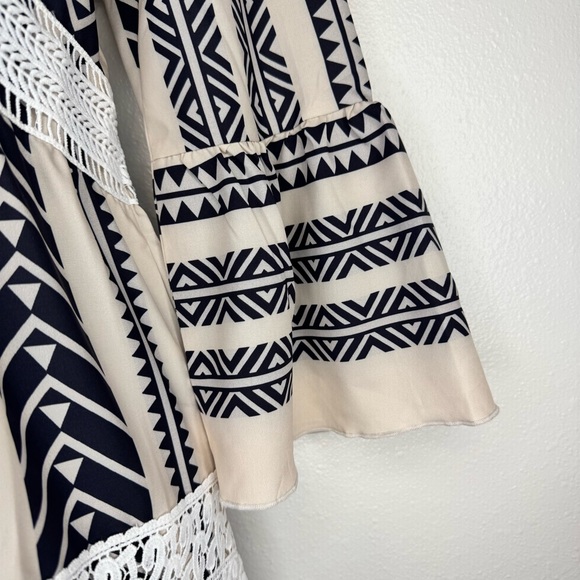 NWT Boho Cream and Black Dress with Lace Details V-neck Long Bell Sleeve SzM - Picture 4 of 16